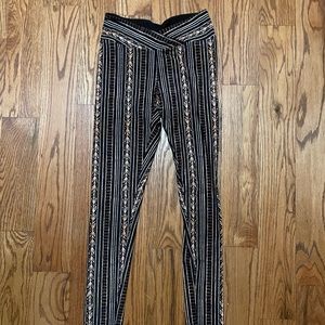 Wolven crossover leggings size small